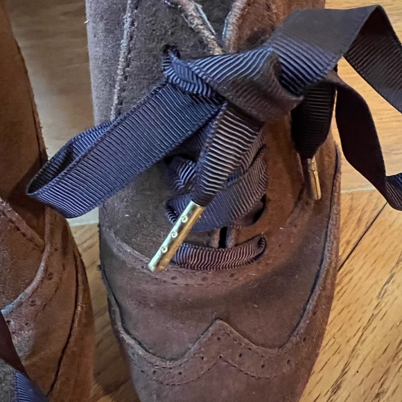 Gorgeous Brown Suede Oxfords! - Picture 3 of 8
